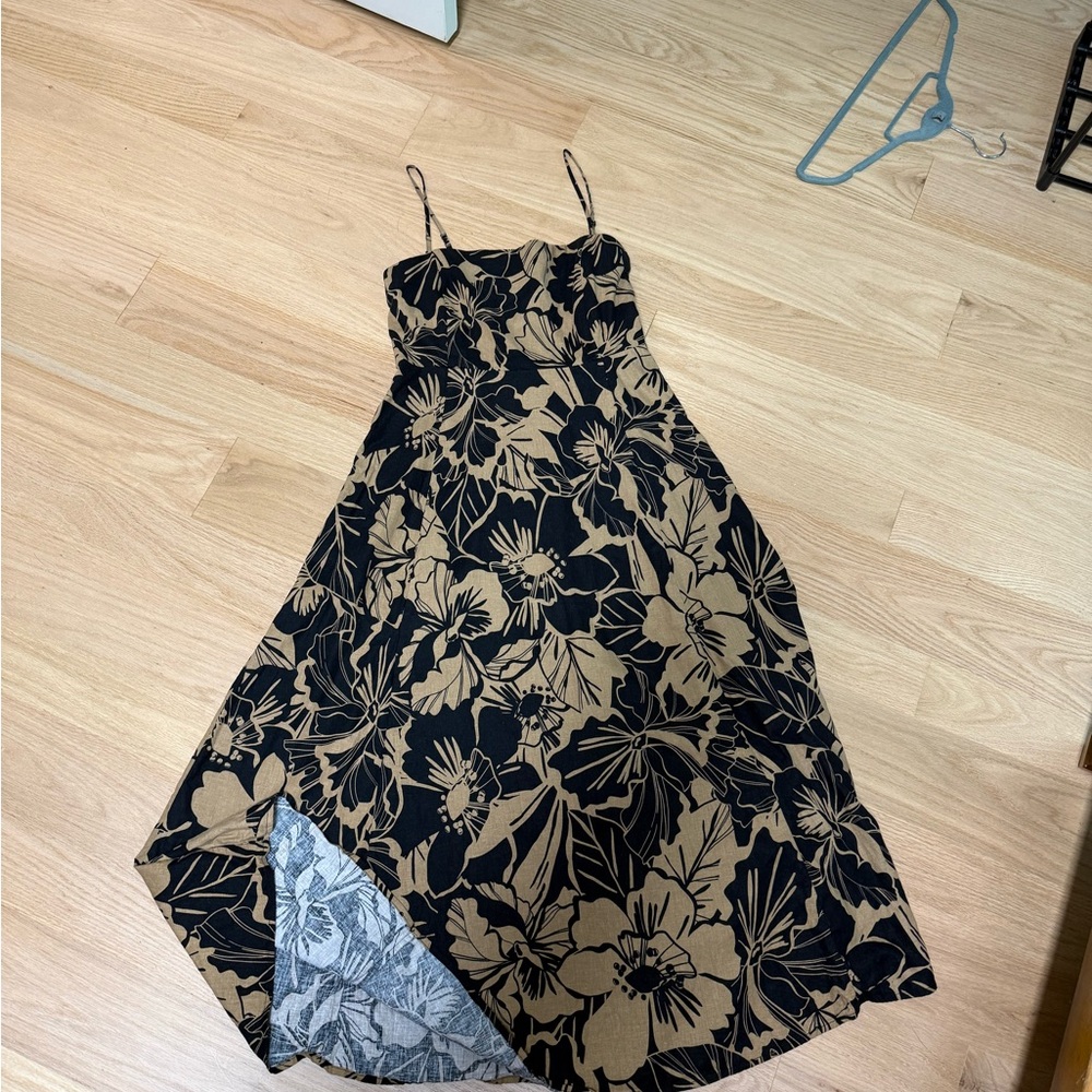 GAP like new Black and tan Ruffled Maxi Dress